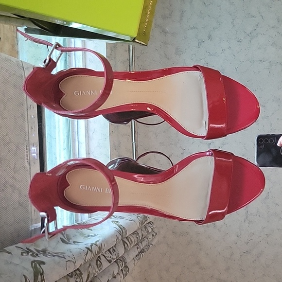 Red heels - Picture 3 of 5